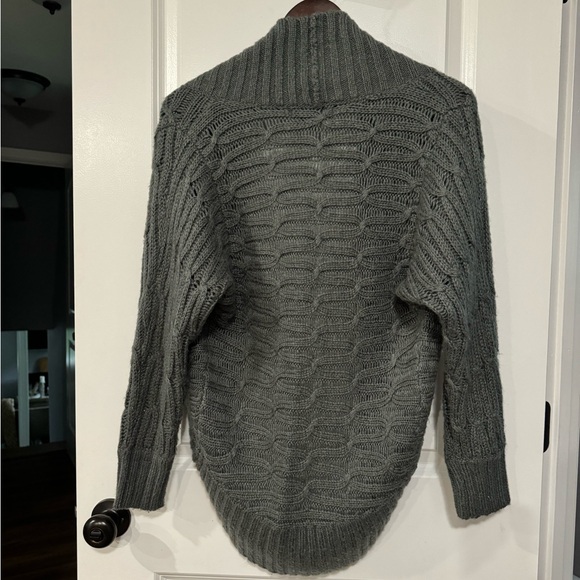 Gray Long Sleeve Knit Cardigan. Size small - Picture 2 of 5